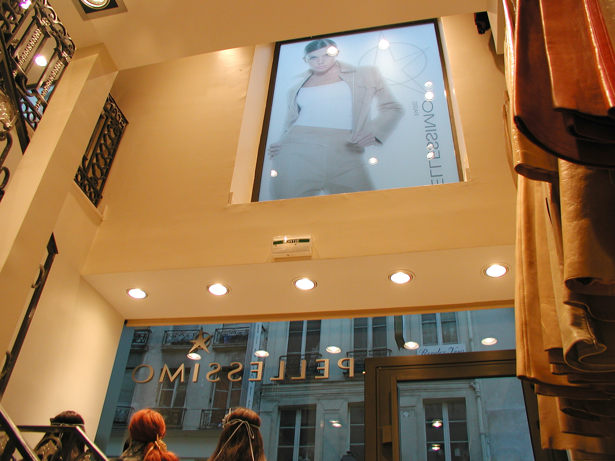 Boutique Pellessimo Paris Photo Vitrine